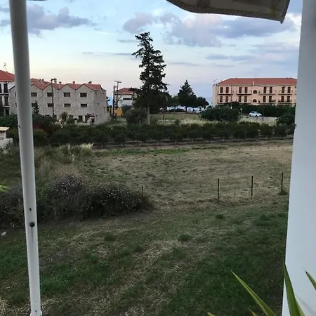 επιπλωμενο διαμερισμα 57 M2 100 M απο την θαλασσα Appartamento